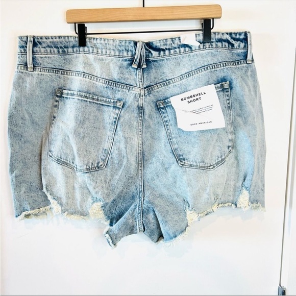 NWT Good American Bombshell Shorts Distressed Cut Off in Blue649 22 - Picture 4 of 4